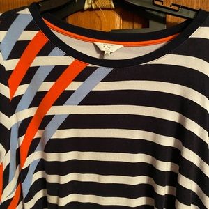 Long sleeved buttoned sides sweat shirt.